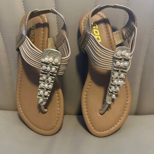 Girls SODA Gold Pearl Thong Sandals US 13.5 Multi-Strap Dress Summer Shoes